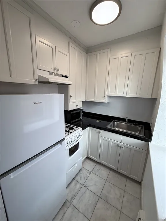 2 bed, 1 bath apartment for rent at 675 East 7th St Unit 3, South Boston — photo 8 of 14