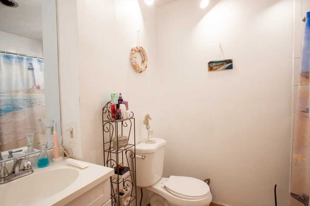 1 bed, 1 bath apartment for rent at 677 Quincy Shore Dr Unit 107, Quincy — photo 10 of 14