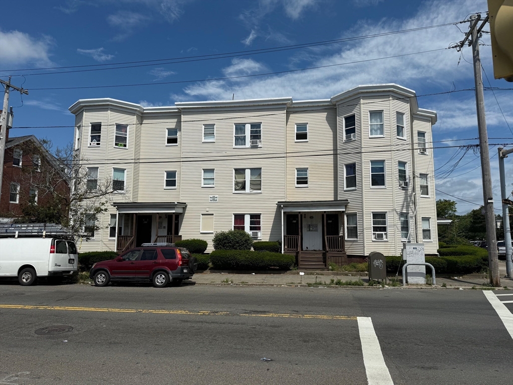 3 bed, 1 bath apartment for rent at 677 Western Ave Unit 1, Lynn — photo 2 of 8