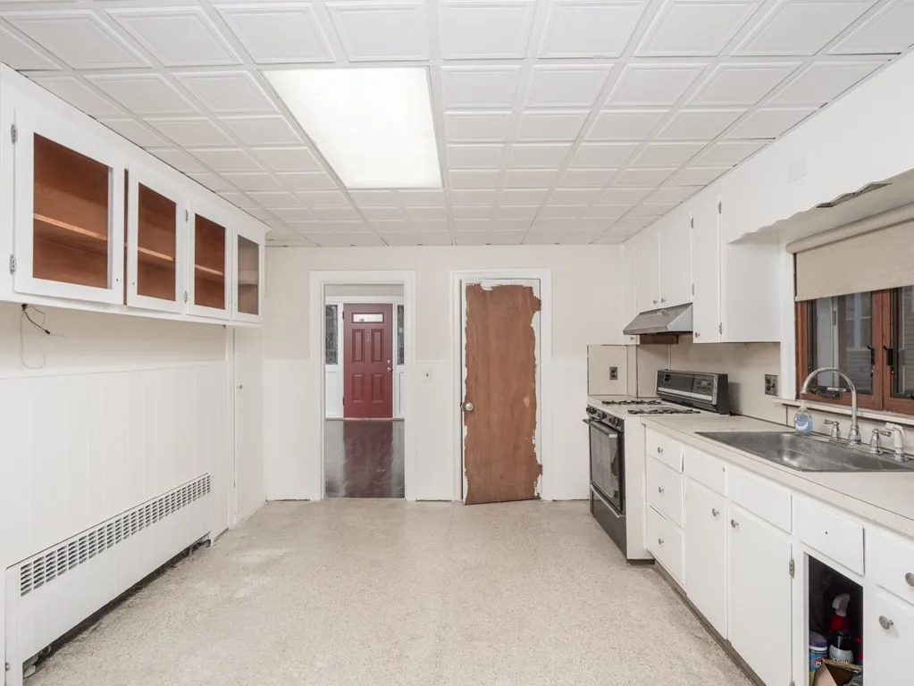 4 bed, 1 bath apartment for rent at 68 Apthorp, Quincy — photo 13 of 30