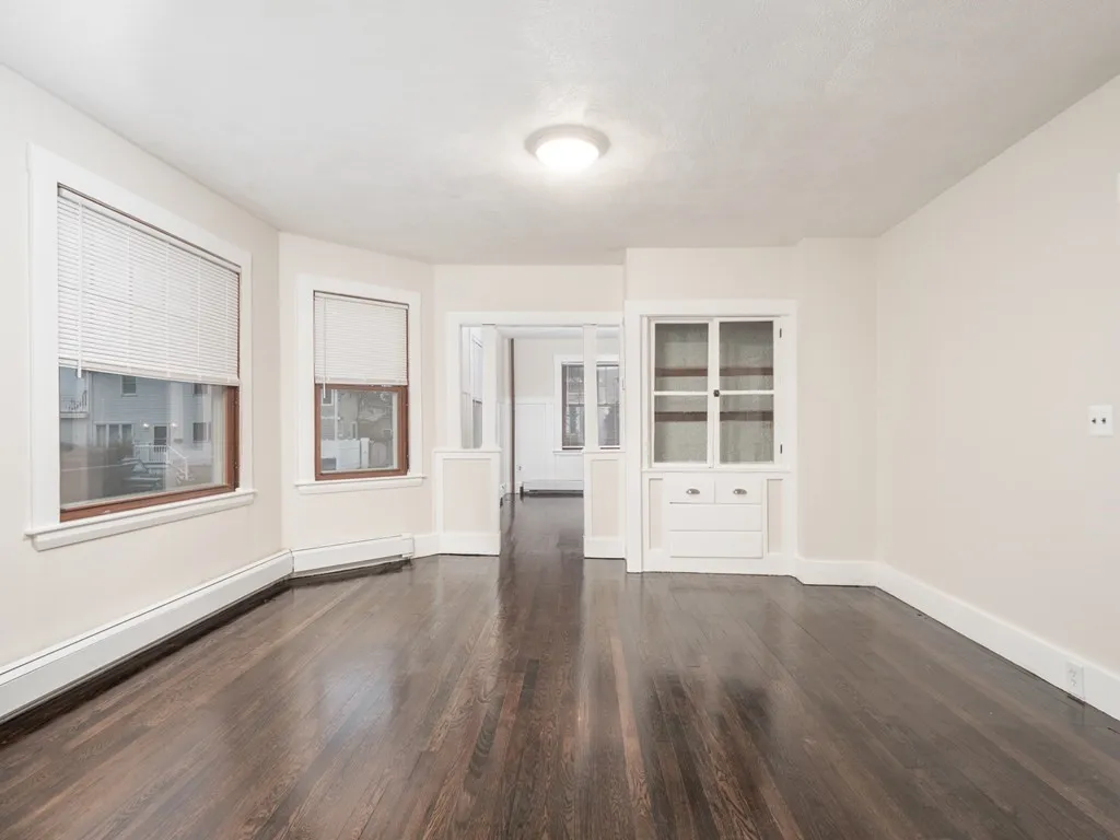 4 bed, 1 bath apartment for rent at 68 Apthorp, Quincy — photo 4 of 30