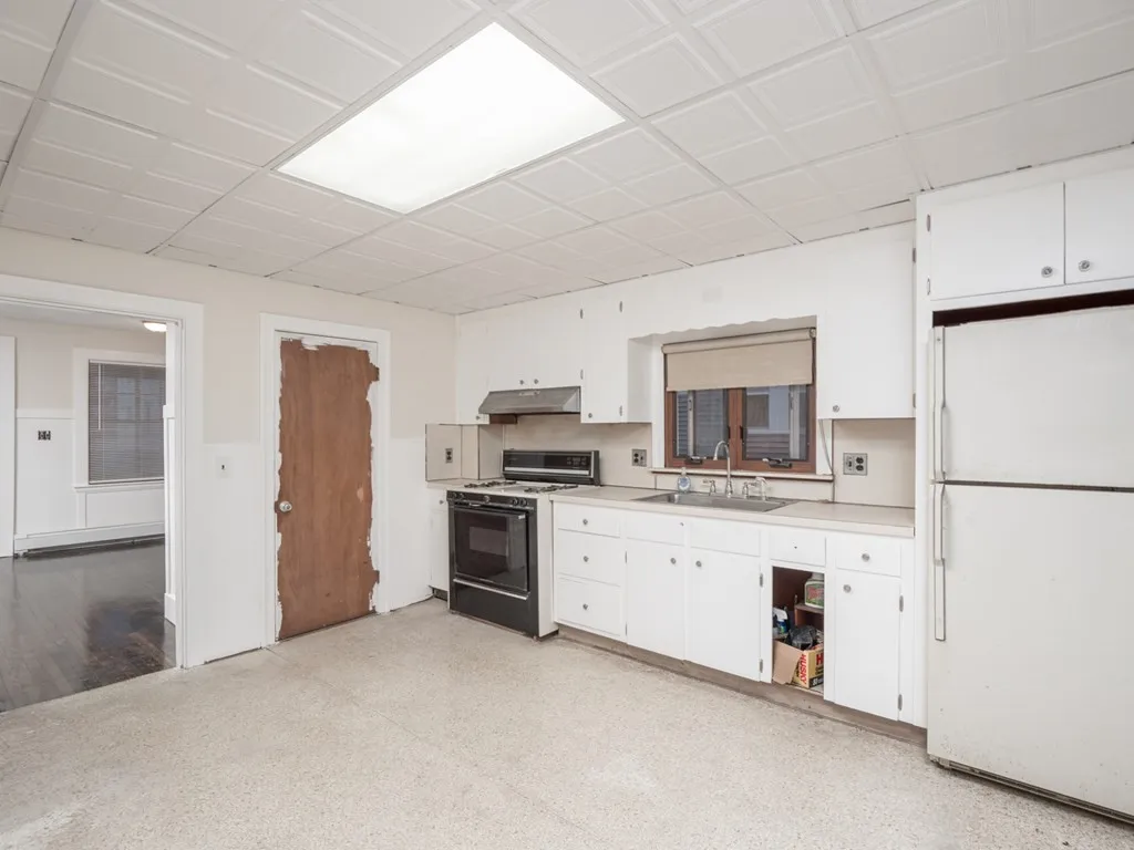 4 bed, 1 bath apartment for rent at 68 Apthorp, Quincy — photo 11 of 30