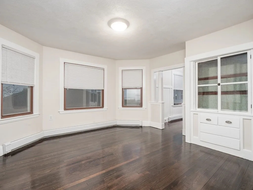 4 bed, 1 bath apartment for rent at 68 Apthorp, Quincy — photo 2 of 30