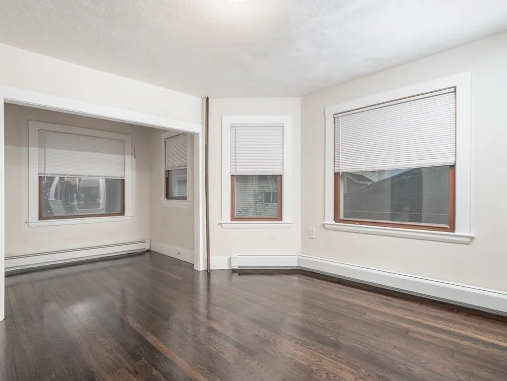 4 bed, 1 bath apartment for rent at 68 Apthorp, Quincy — photo 3 of 30