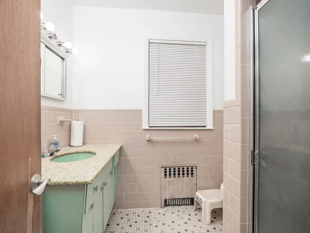 4 bed, 2 bath apartment for rent at 68 Apthorp Unit 68, Quincy — photo 15 of 26