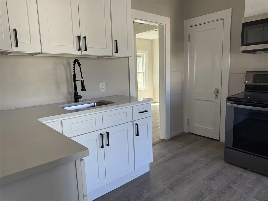 5 bed, 1 bath apartment for rent at 68 Ash St Unit 2, Brockton — photo 5 of 19