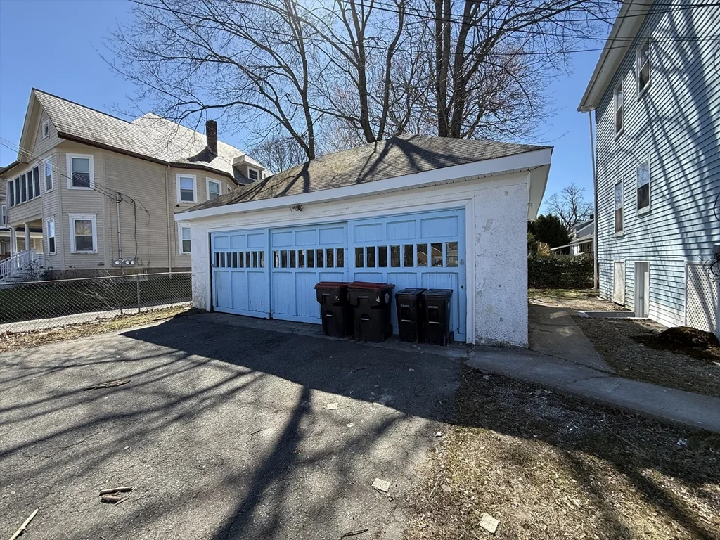 5 bed, 1 bath apartment for rent at 68 Ash St Unit 2, Brockton — photo 3 of 19