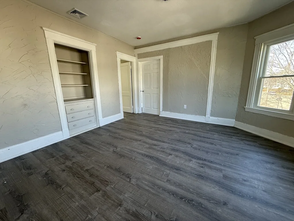 5 bed, 1 bath apartment for rent at 68 Ash St Unit 2, Brockton — photo 12 of 19