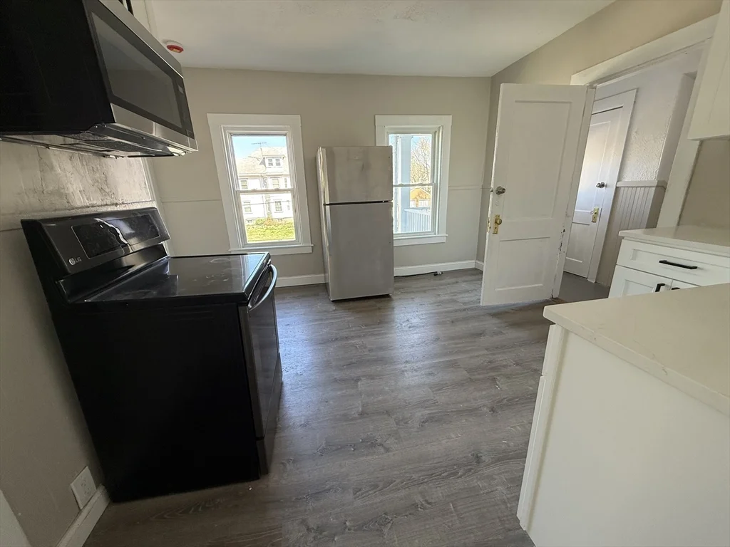 5 bed, 1 bath apartment for rent at 68 Ash St Unit 2, Brockton — photo 6 of 19