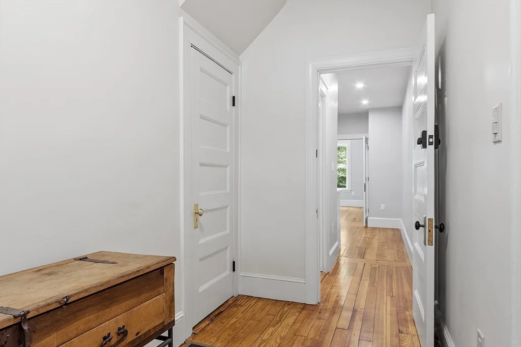 1 bed, 1 bath apartment for rent at 68 Banks St Unit 1B, Cambridge — photo 3 of 16