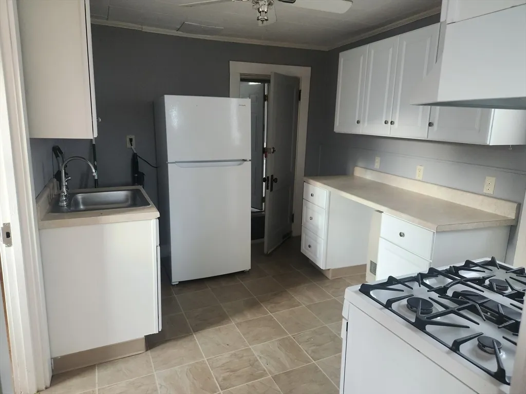 1 bed, 1 bath apartment for rent at 68 Beach Rd Unit 2, Winthrop Beach — photo 3 of 4