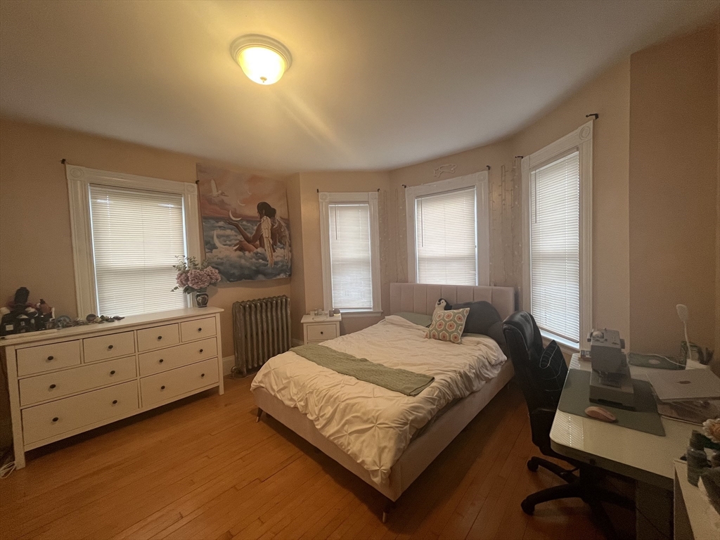 4 bed, 1 bath apartment for rent at 68 Boylston St Unit 3, Boylston Street — photo 8 of 12