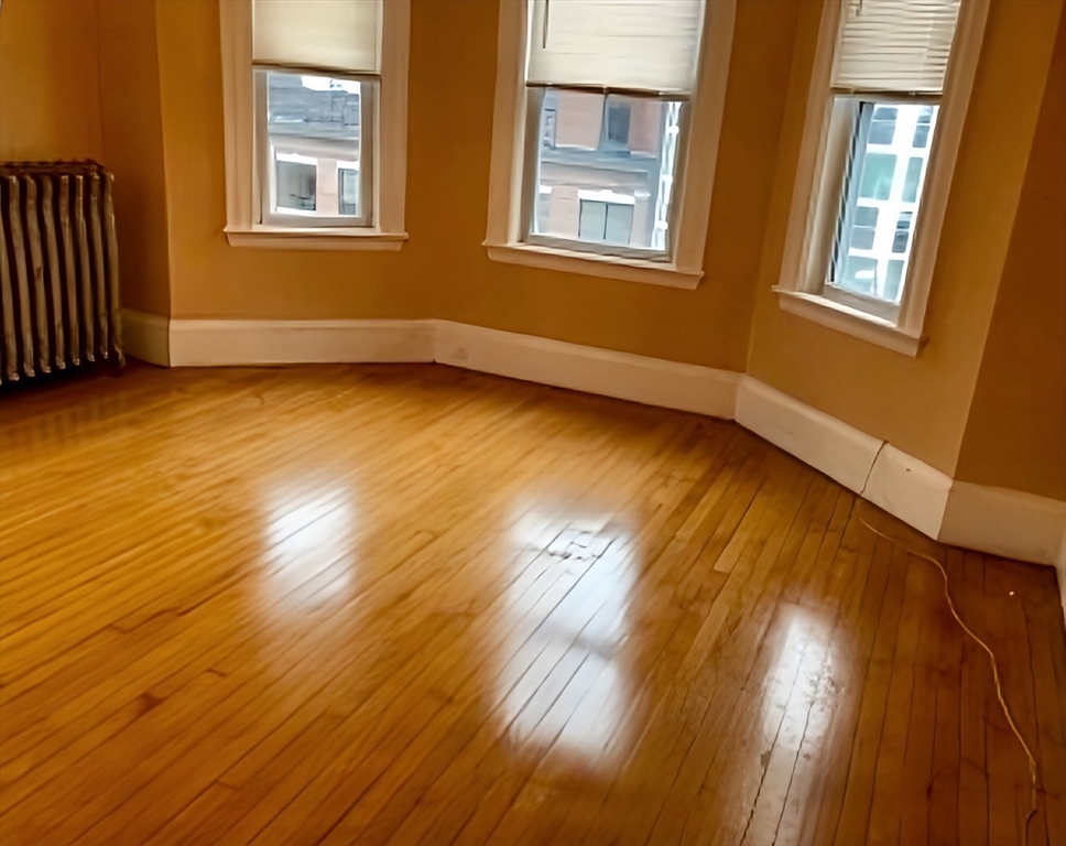 4 bed, 1 bath apartment for rent at 68 Boylston St Unit 3, Boylston Street — photo 6 of 12