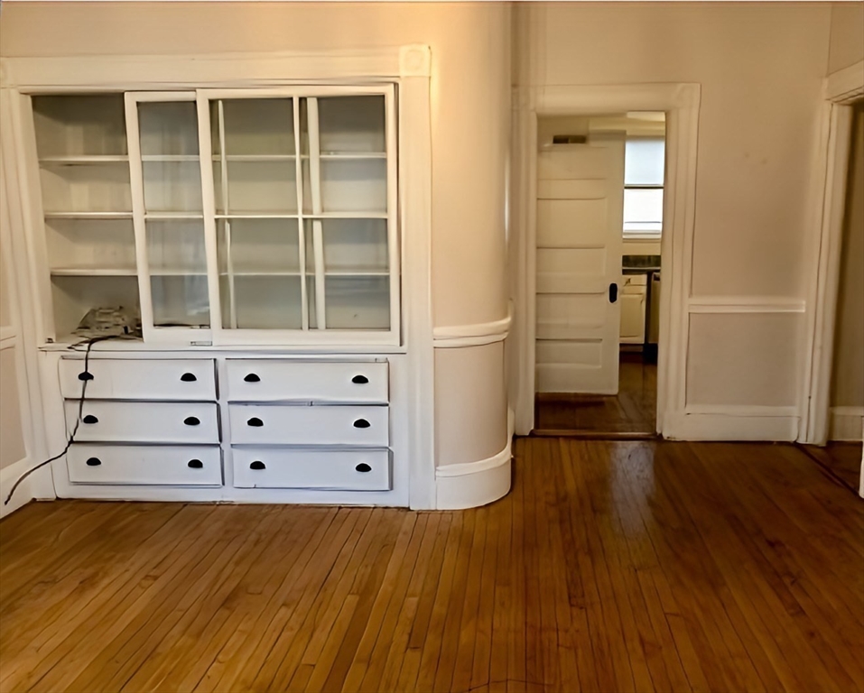 4 bed, 1 bath apartment for rent at 68 Boylston St Unit 3, Boylston Street — photo 3 of 12