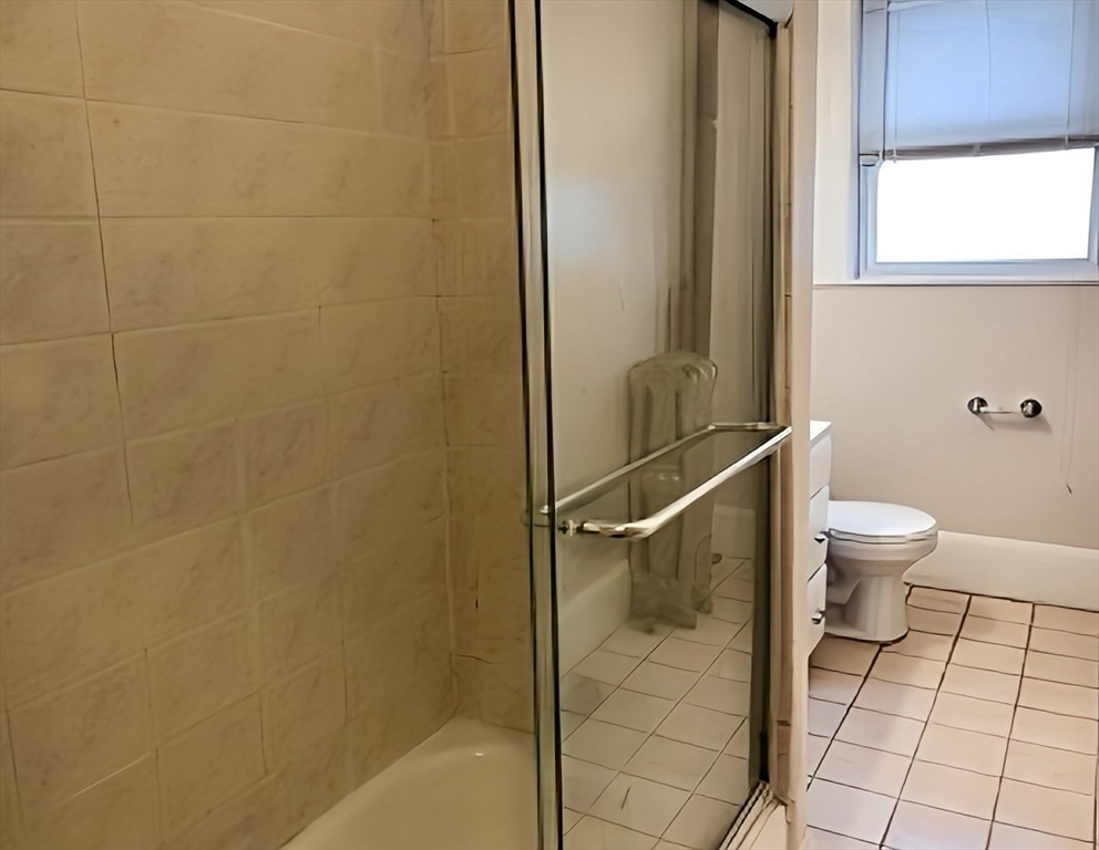 4 bed, 1 bath apartment for rent at 68 Boylston St Unit 3, Boylston Street — photo 10 of 12