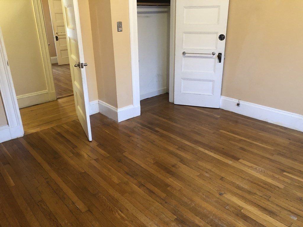 4 bed, 1 bath apartment for rent at 68 Boylston St Unit 3, Boylston Street — photo 5 of 12