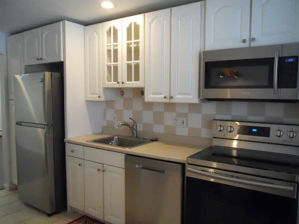 1 bed, 1 bath apartment for rent at 68 Bryon Rd Unit 5, West Roxbury — photo 1 of 9