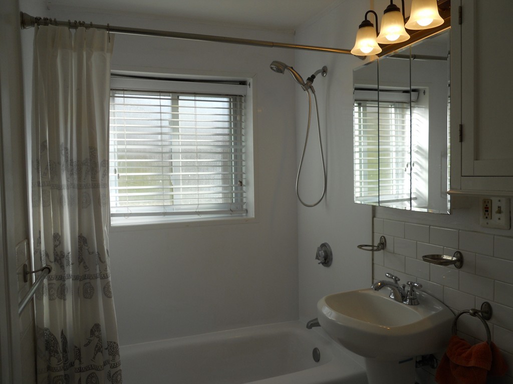 1 bed, 1 bath apartment for rent at 68 Bryon Rd Unit 5, West Roxbury — photo 3 of 9