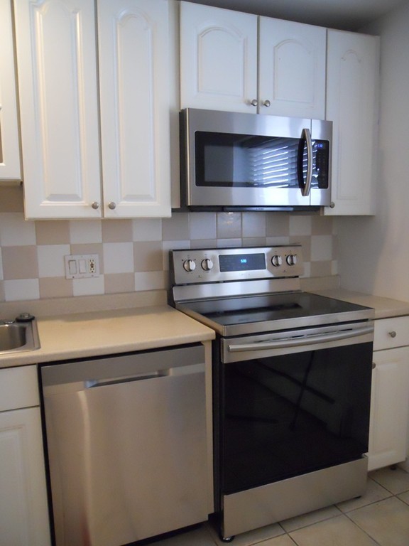 1 bed, 1 bath apartment for rent at 68 Bryon Rd Unit 5, West Roxbury — photo 2 of 9