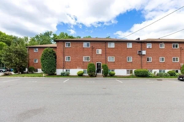 1 bed, 1 bath apartment for rent at 68 Bryon Rd Unit 5, West Roxbury — photo 9 of 9