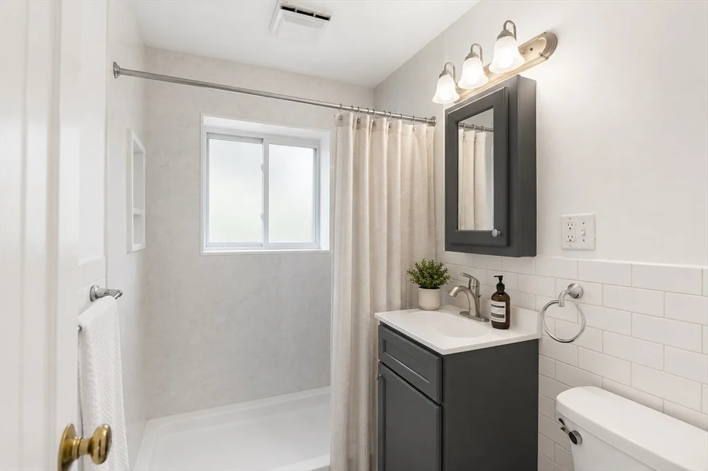 1 bed, 1 bath apartment for rent at 68 Bryon Rd Unit 5, West Roxbury — photo 6 of 9