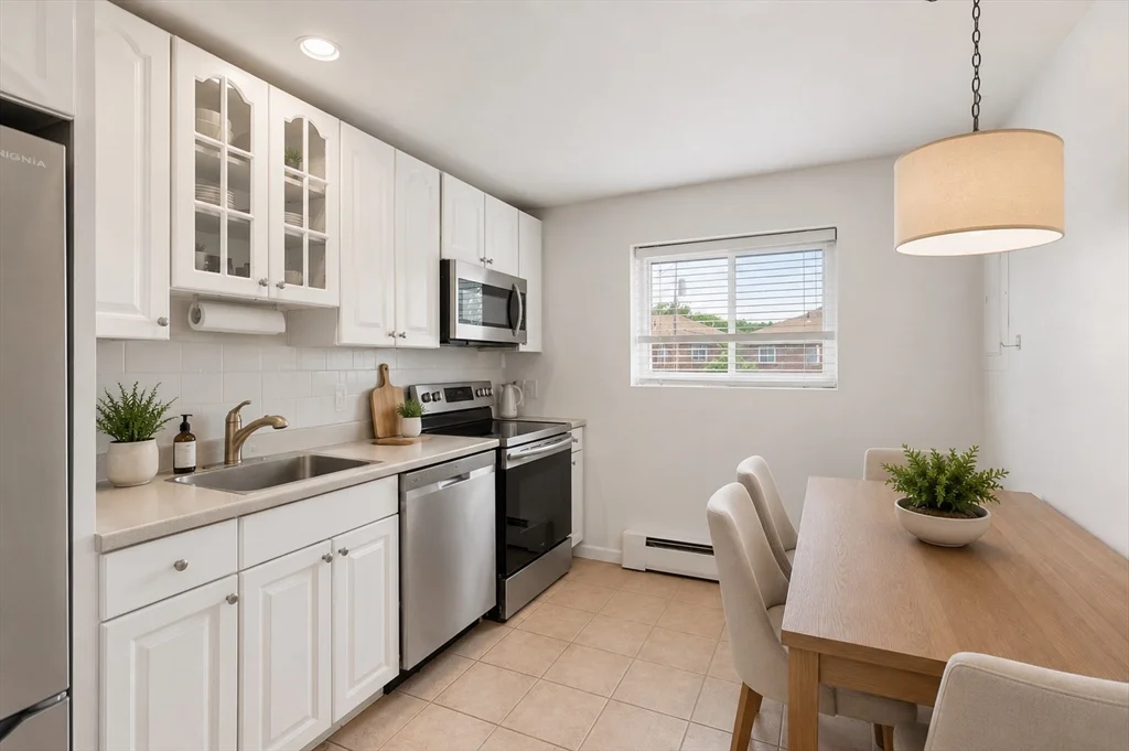 1 bed, 1 bath apartment for rent at 68 Bryon Rd Unit 5, West Roxbury — photo 3 of 9