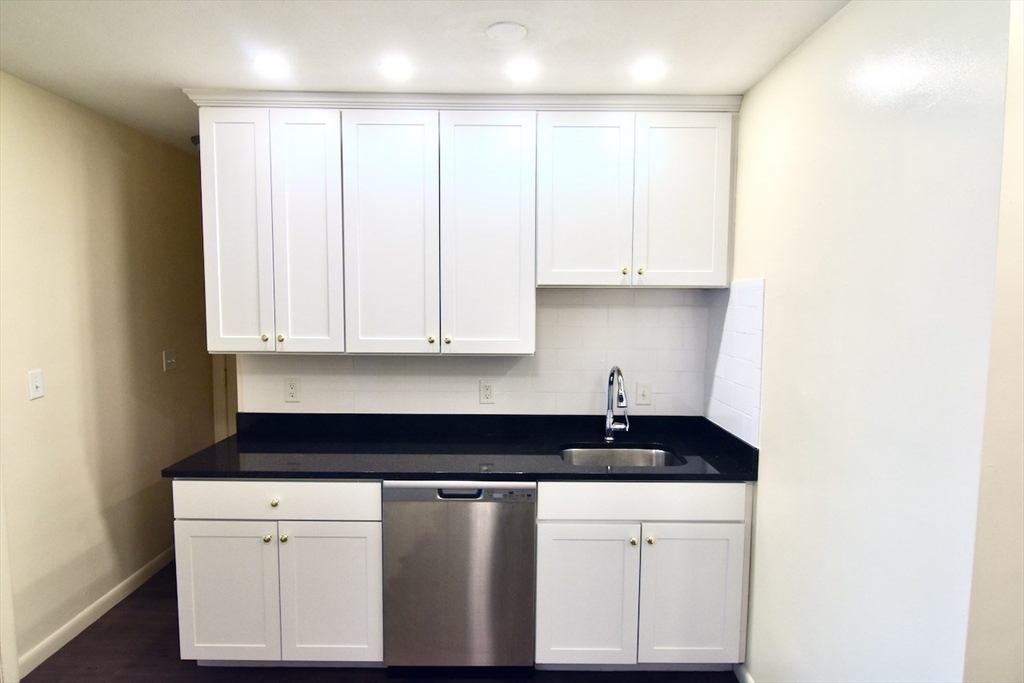 1 bed, 1 bath apartment for rent at 68 Butler St Unit B8, Dorchester — photo 5 of 16