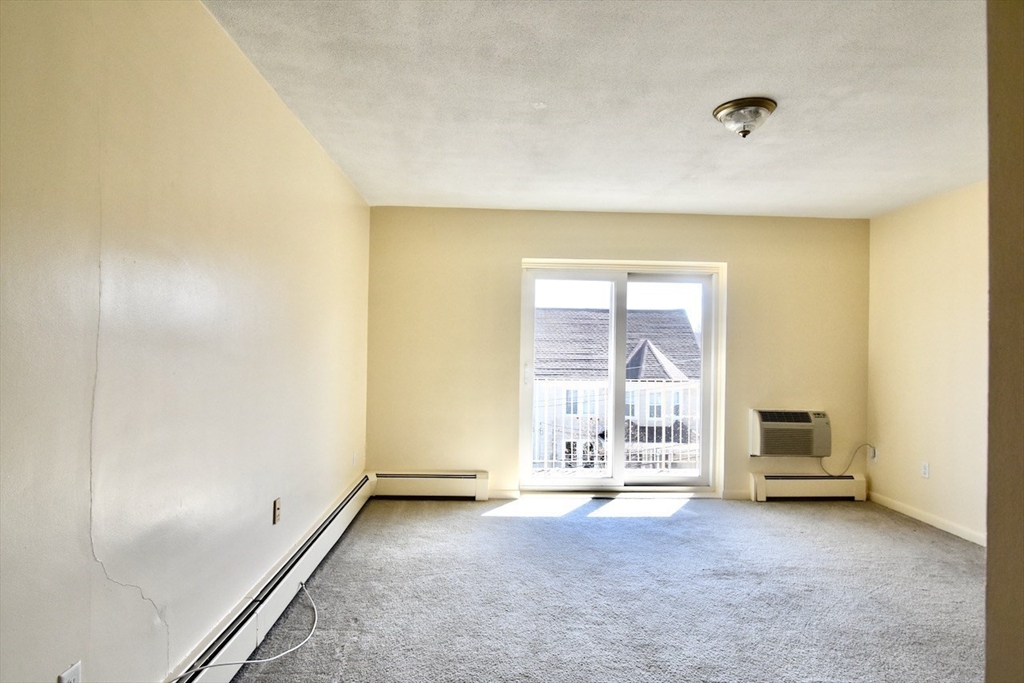 Studio bed, 1 bath apartment for rent at 68 Butler St Unit D4, Dorchester — photo 1 of 11