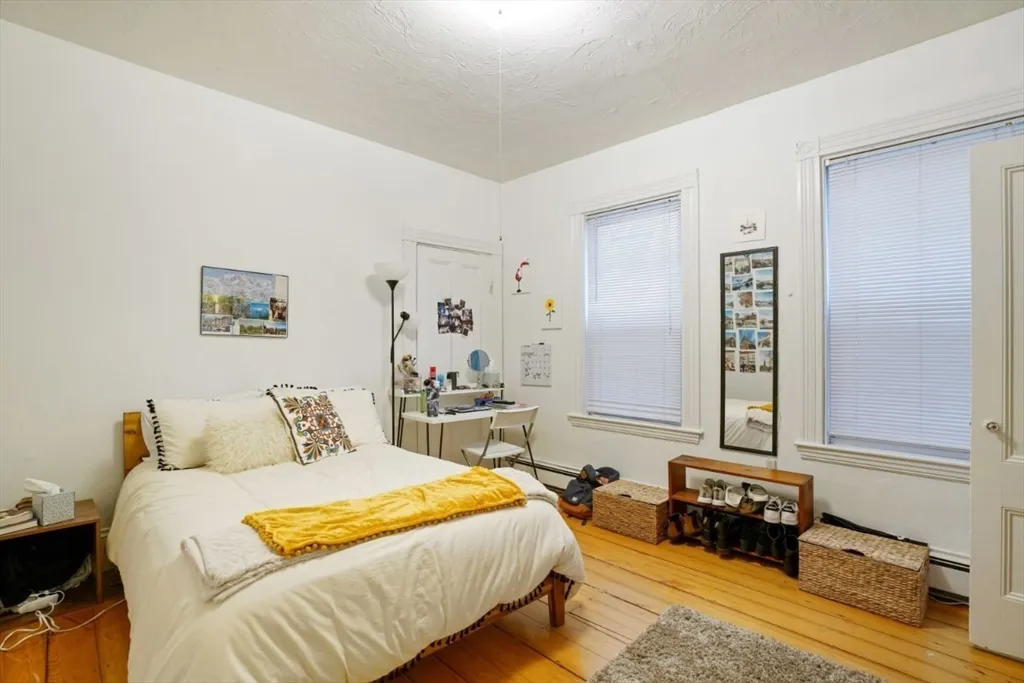 4 bed, 1 bath apartment for rent at 68 Calumet St Unit 3, Mission Hill — photo 6 of 9