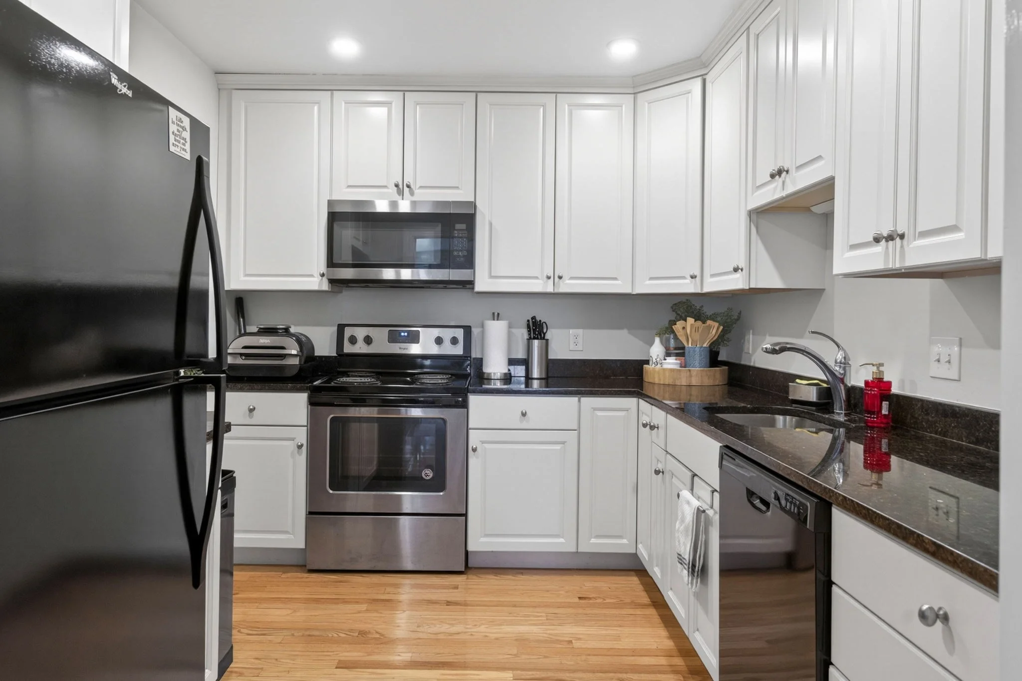 2 bed, 1 bath apartment for rent at 68 Chestnut St Unit 2, Beacon Hill — photo 7 of 16