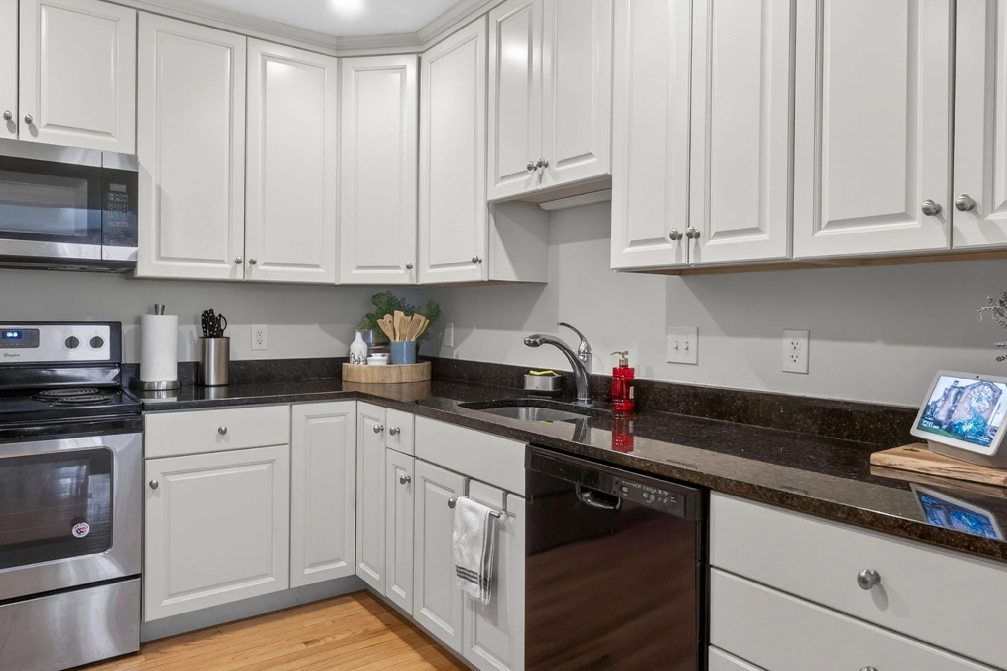 2 bed, 1 bath apartment for rent at 68 Chestnut St Unit 2, Beacon Hill — photo 8 of 16