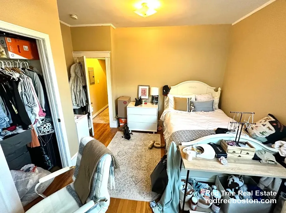 4 bed, 1 bath apartment for rent at 68 Egmont St Unit 1, North Brookline — photo 13 of 18
