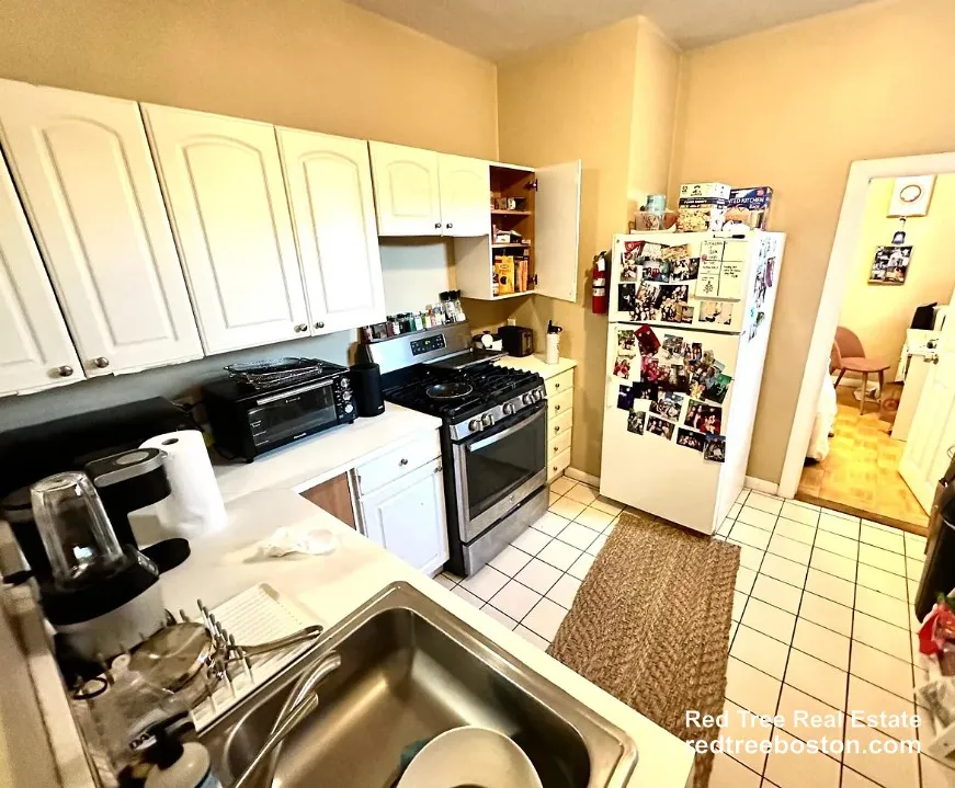 4 bed, 1 bath apartment for rent at 68 Egmont St Unit 1, North Brookline — photo 11 of 18