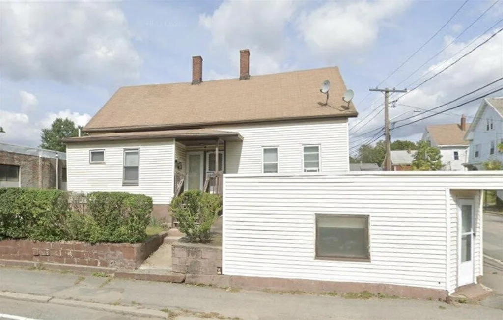 3 bed, 1 bath apartment for rent at 68 Elliot St Unit 68, Brockton