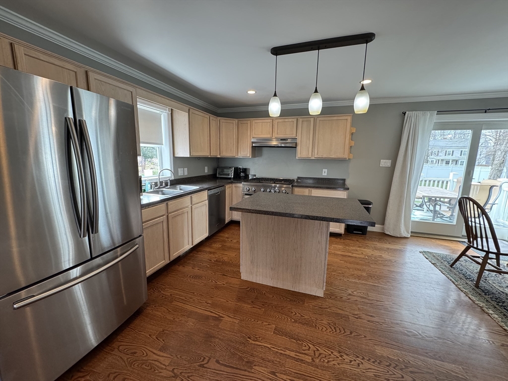 4 bed, 3 bath apartment for rent at 68 Elm St, Woburn — photo 9 of 41