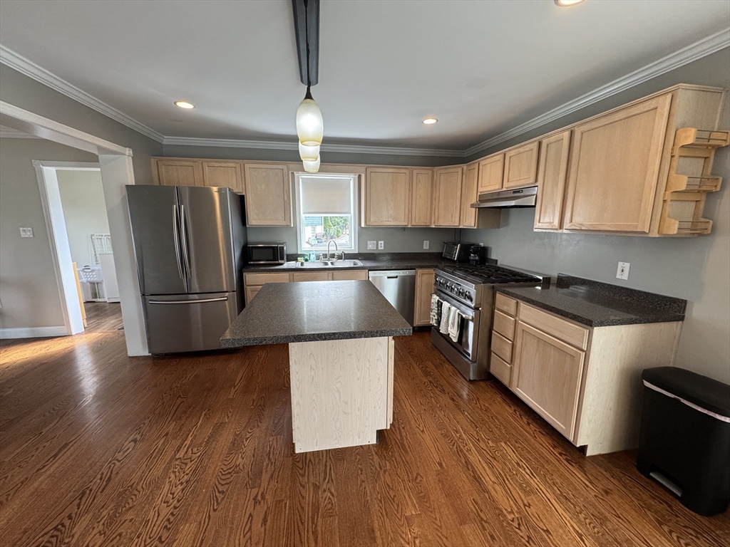 4 bed, 3 bath apartment for rent at 68 Elm St, Woburn — photo 3 of 41