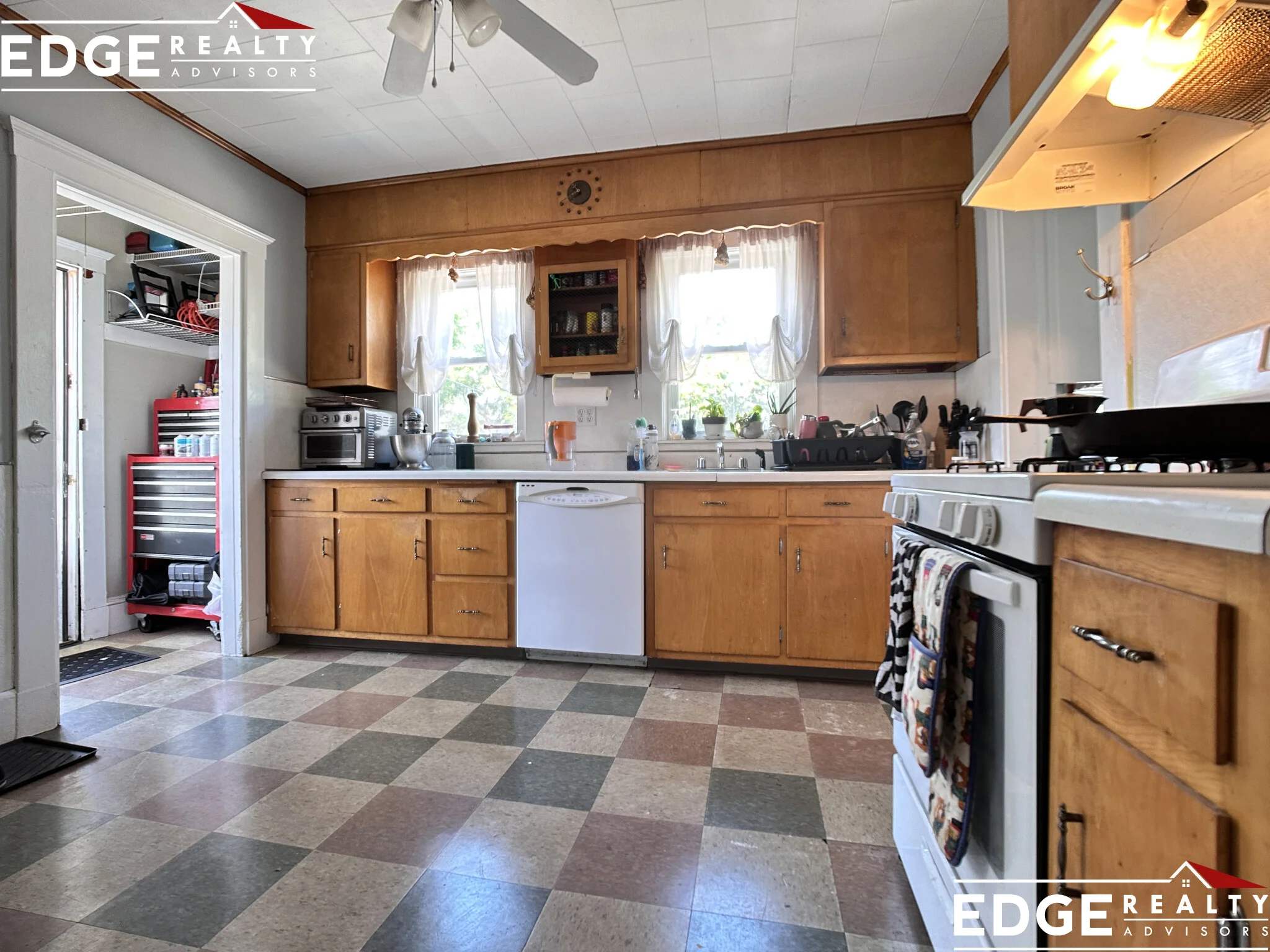 3 bed, 1 bath apartment for rent at 68 Franklin St Unit 1, Allston — photo 2 of 13
