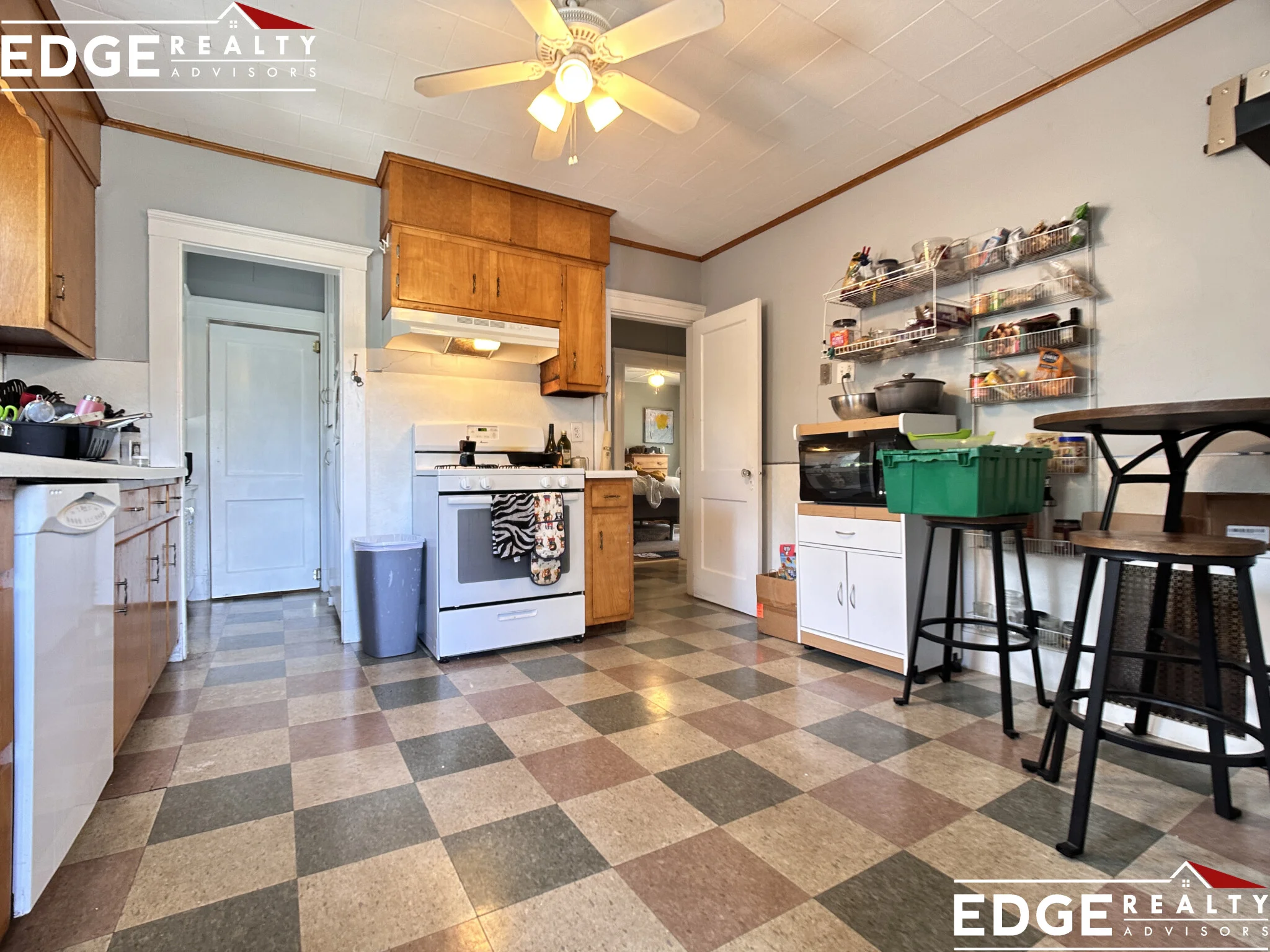 3 bed, 1 bath apartment for rent at 68 Franklin St Unit 1, Allston — photo 3 of 13