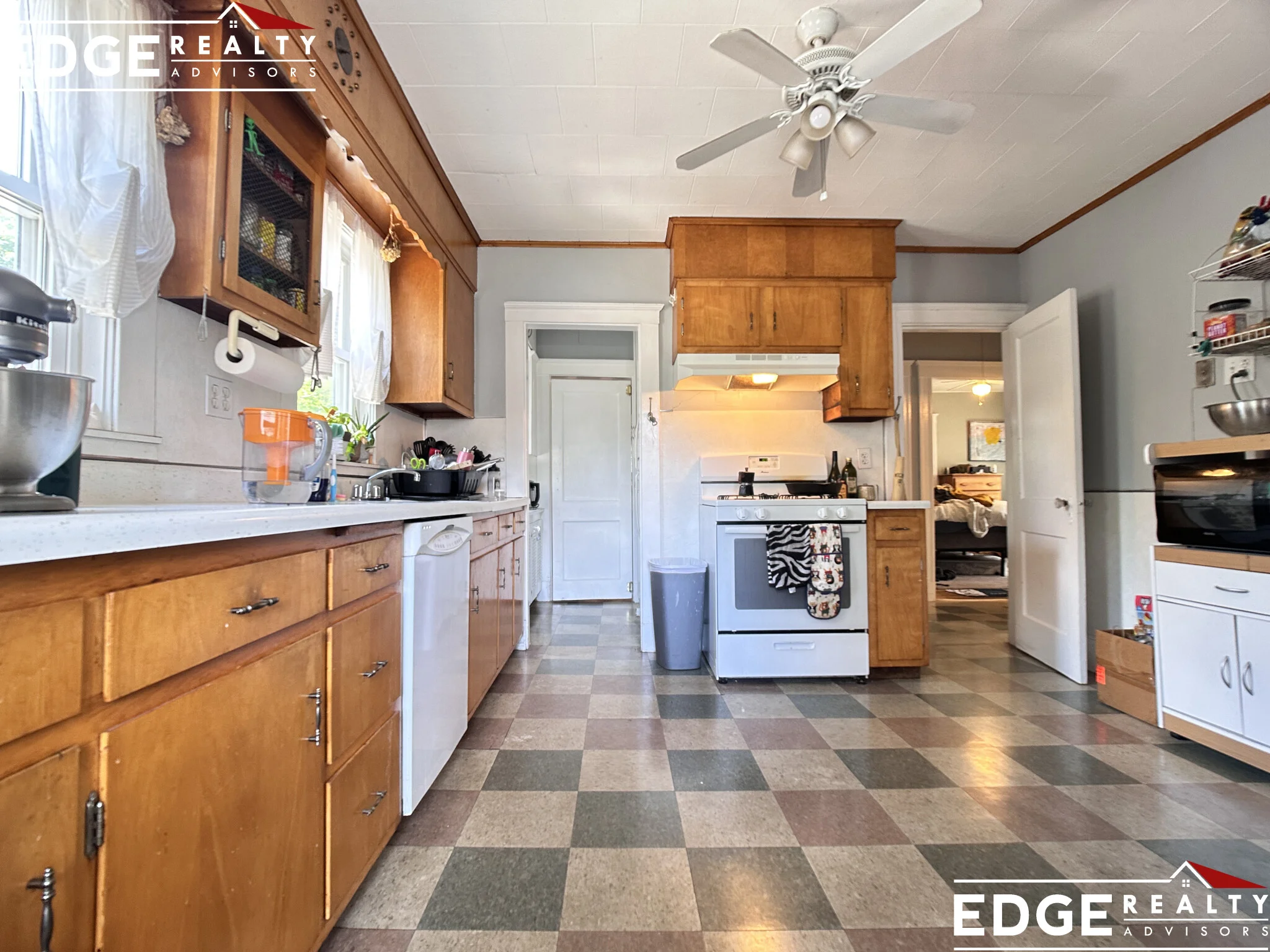 3 bed, 1 bath apartment for rent at 68 Franklin St Unit 1, Allston