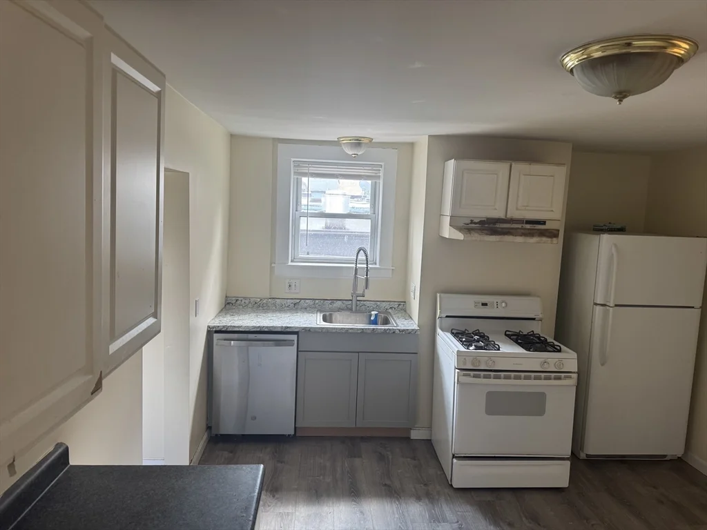 3 bed, 1 bath apartment for rent at 68 Gore St Unit 2, East Cambridge — photo 2 of 13