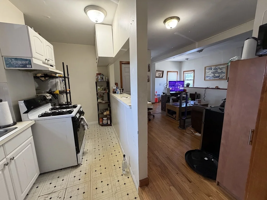 3 bed, 1 bath apartment for rent at 68 Gore St Unit 3, East Cambridge — photo 4 of 14