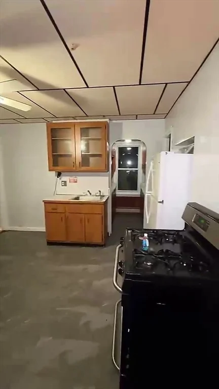 4 bed, 1 bath apartment for rent at 68 Grove St Unit 1, Stoughton — photo 2 of 9