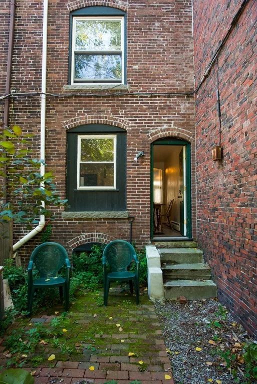 4 bed, 1.5 bath apartment for rent at 68 Hammond St, South End — photo 1 of 17