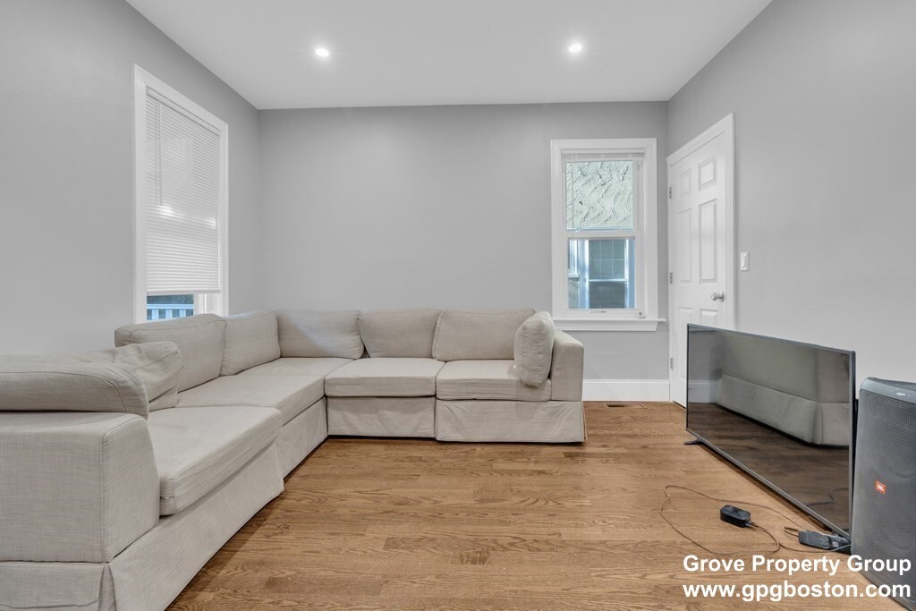 4 bed, 2 bath apartment for rent at 68 Harvest St Unit 1, Dorchester — photo 3 of 8