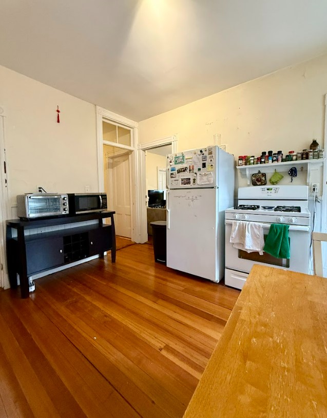 3 bed, 1 bath apartment for rent at 68 Hillside St Unit 2, Mission Hill — photo 3 of 11