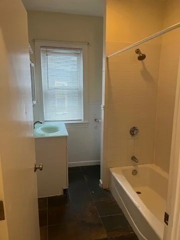 3 bed, 1 bath apartment for rent at 68 Kenmere Rd Unit 1, Glenwood — photo 8 of 13