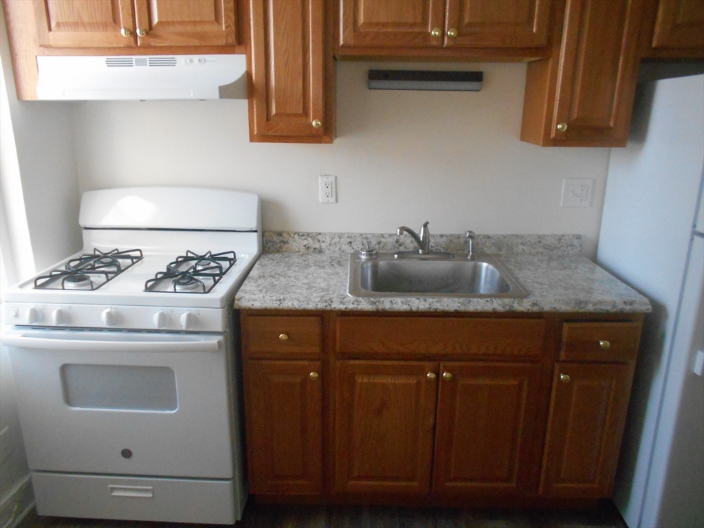 1 bed, 1 bath apartment for rent at 68 Linden Unit 24, Everett — photo 1 of 7