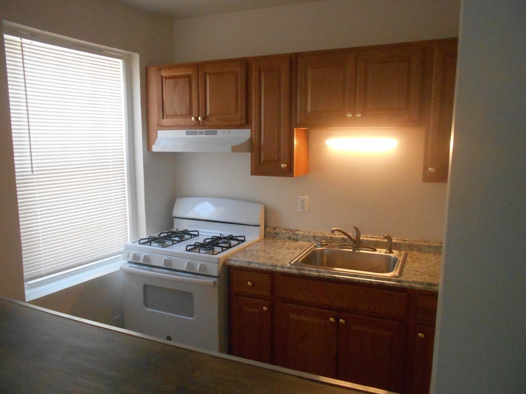 1 bed, 1 bath apartment for rent at 68 Linden Unit 24, Everett — photo 2 of 7