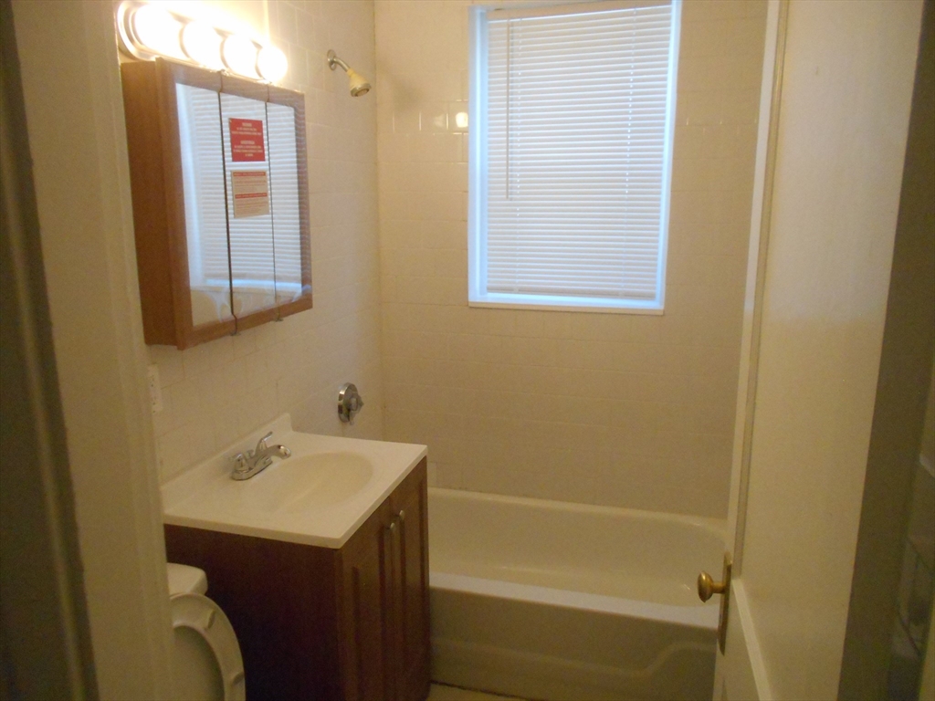 1 bed, 1 bath apartment for rent at 68 Linden Unit 24, Everett — photo 5 of 7