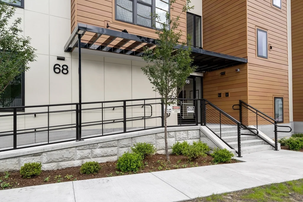 3 bed, 2 bath apartment for rent at 68 Los Angeles St Unit PH1, Nonantum — photo 10 of 12